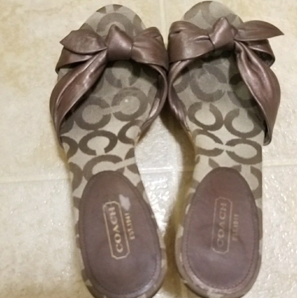 Coach - Picture 2 of 4